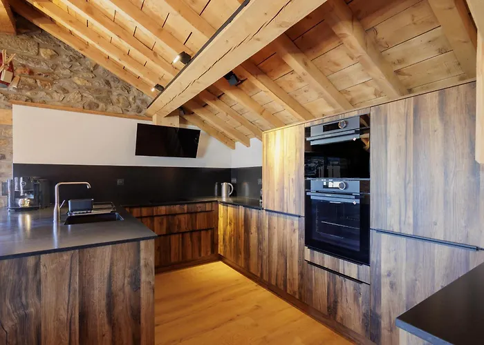Le Refuge Cal Chalon , De Luxe Au Coeur Du Village Nyaraló Les Angles